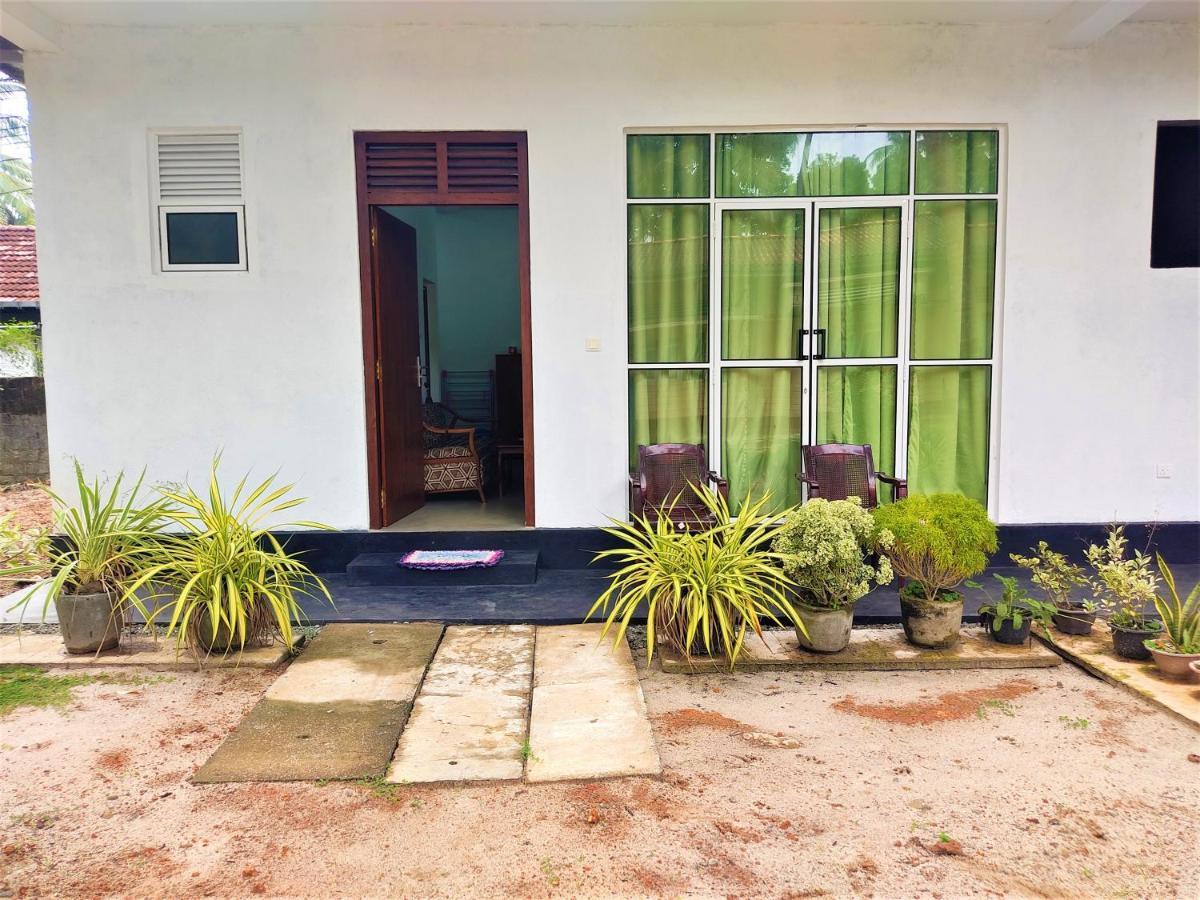 Sandy Palms Guesthouse Hikkaduwa Esterno foto
