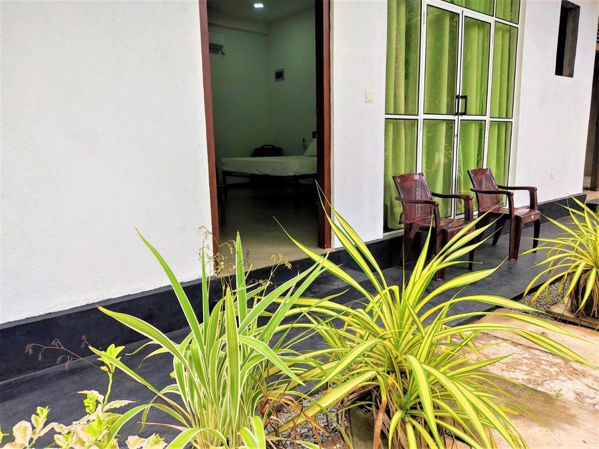 Sandy Palms Guesthouse Hikkaduwa Esterno foto