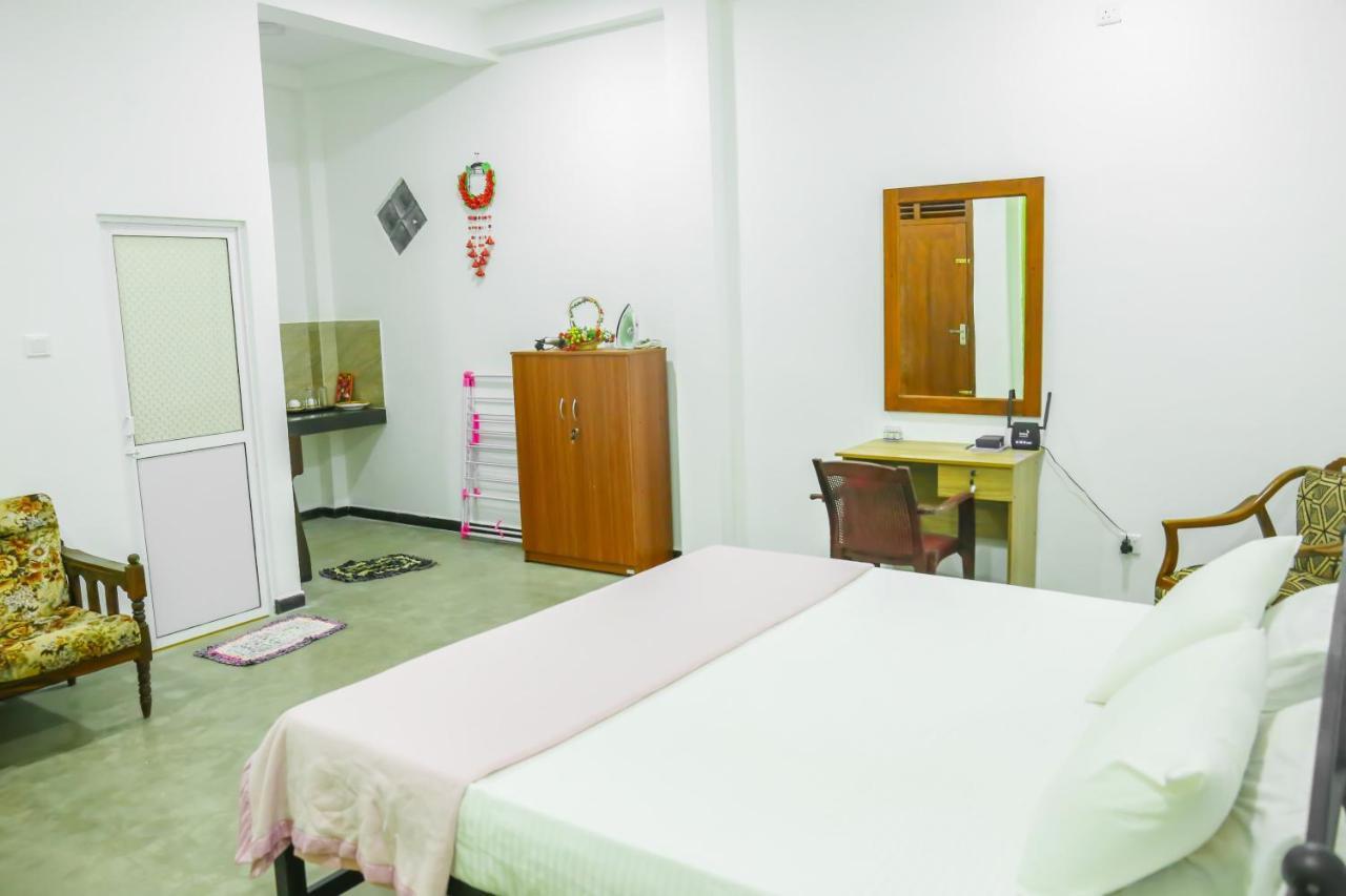 Sandy Palms Guesthouse Hikkaduwa Esterno foto
