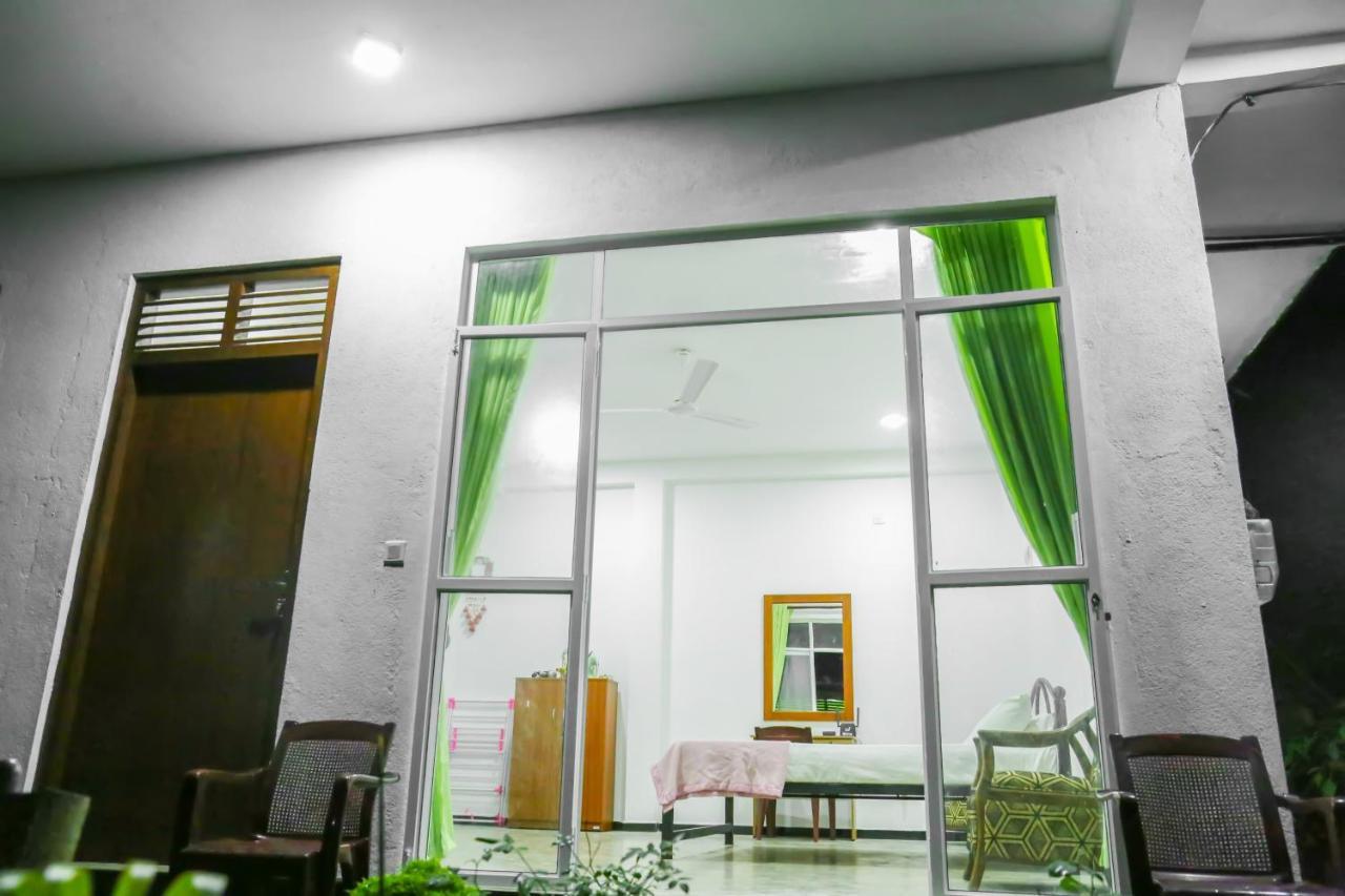 Sandy Palms Guesthouse Hikkaduwa Esterno foto