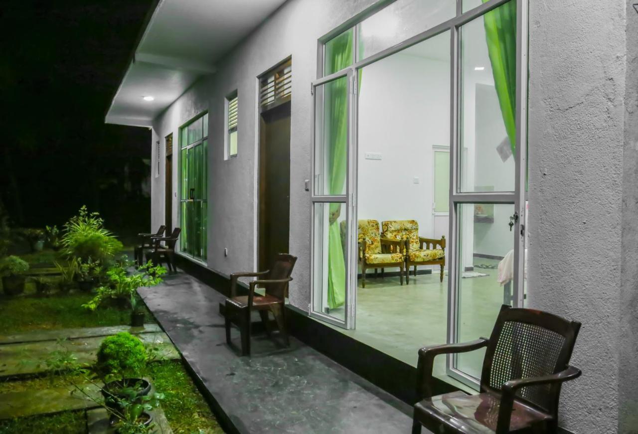 Sandy Palms Guesthouse Hikkaduwa Esterno foto