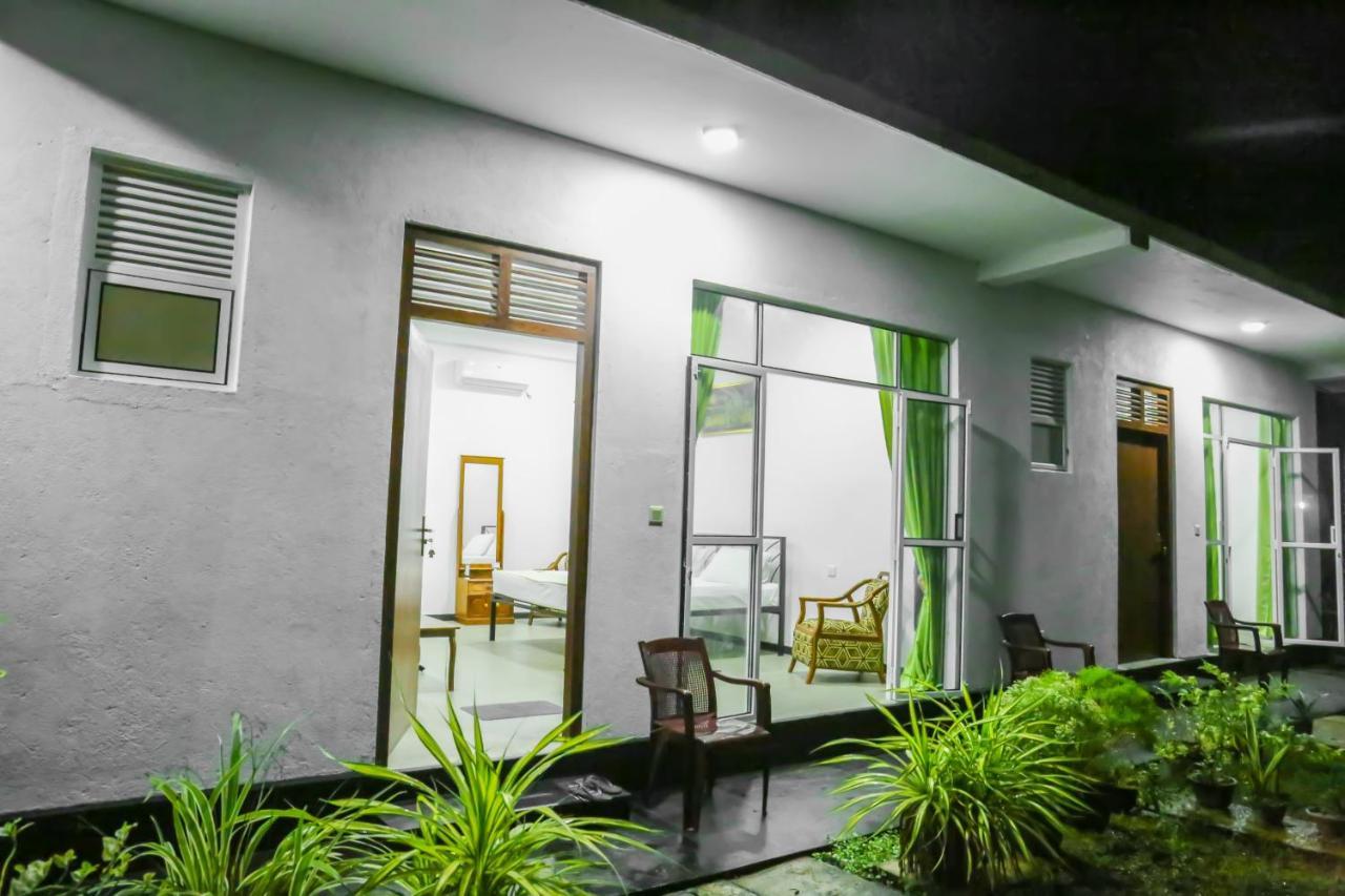 Sandy Palms Guesthouse Hikkaduwa Esterno foto