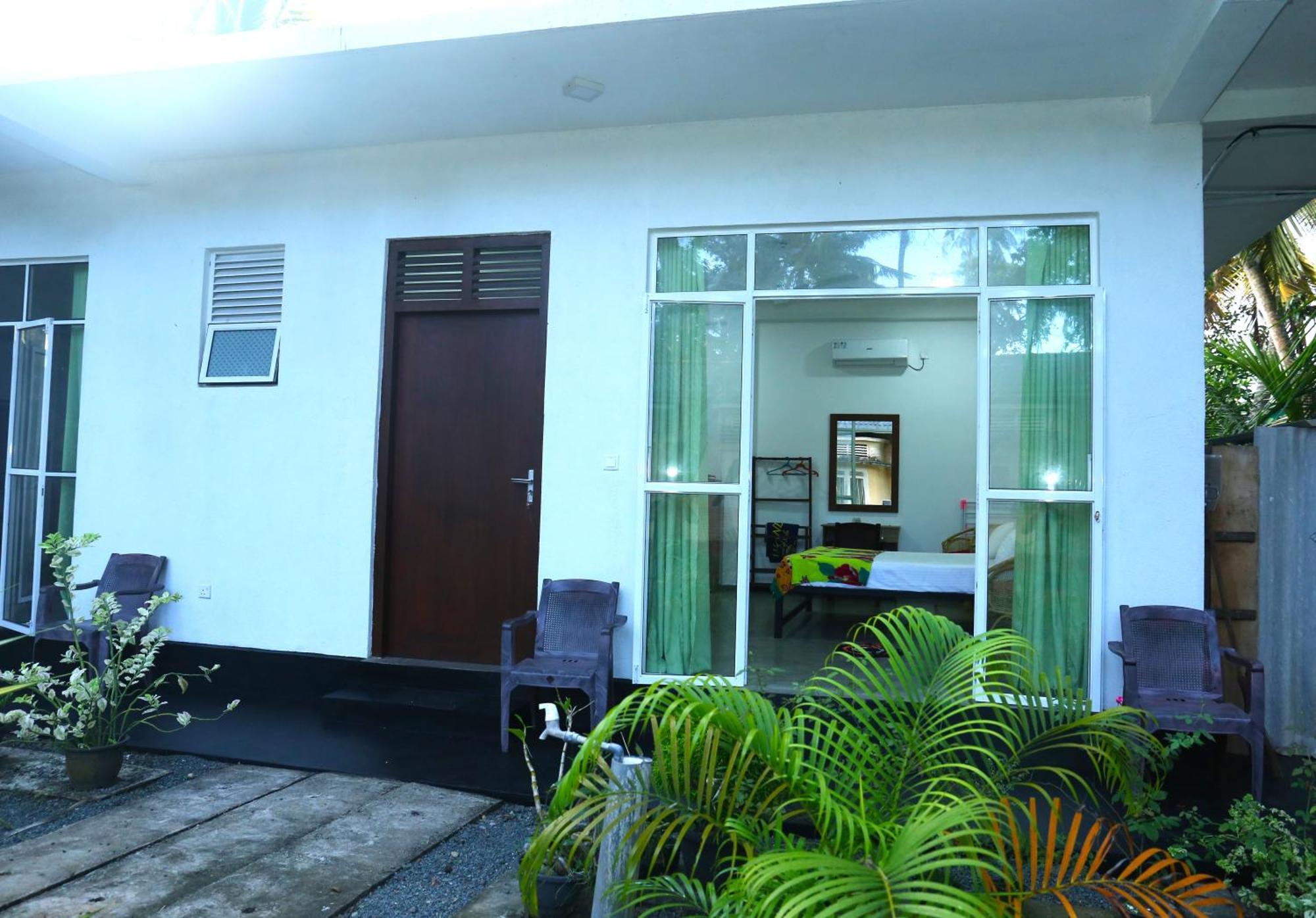 Sandy Palms Guesthouse Hikkaduwa Esterno foto