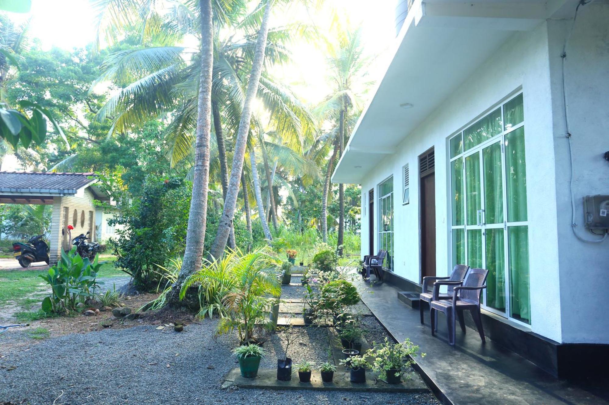 Sandy Palms Guesthouse Hikkaduwa Esterno foto